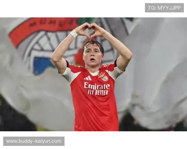 欧冠焦点战上演绝杀逆转豪门争冠格局生变引爆球迷热议风暴再起波澜