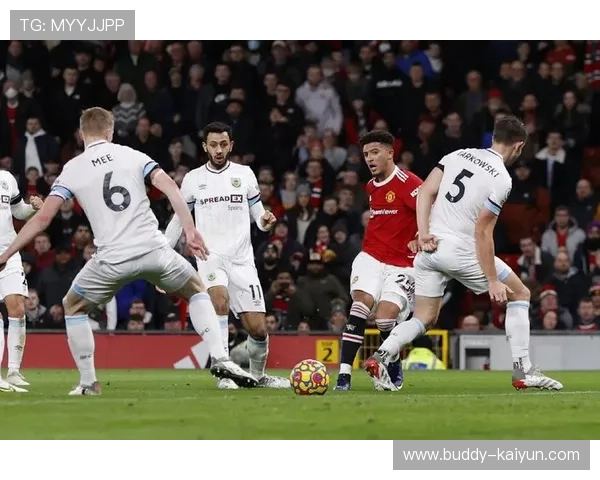 豪门对决再掀高潮本轮联赛焦点战全解析与球星表现深度观察三大看点 豪门对决再掀高潮本轮联赛焦点战全解析与球星表现深度观察三大看点