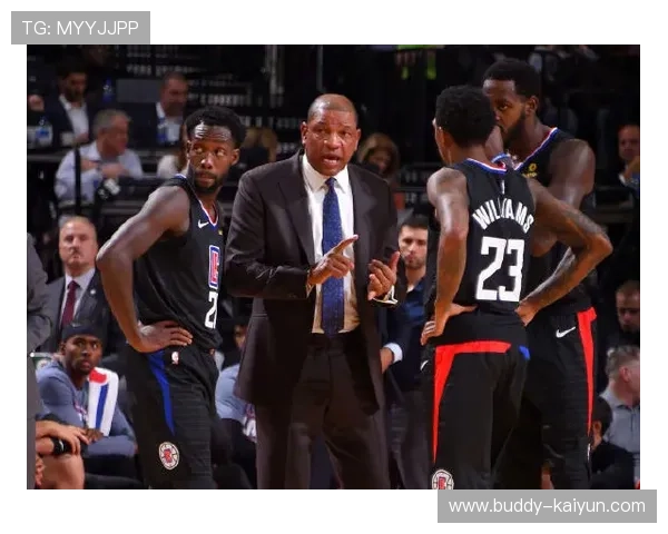 快船队新赛季阵容调整引发球迷热议与期待 快船队新赛季阵容调整引发球迷热议与期待