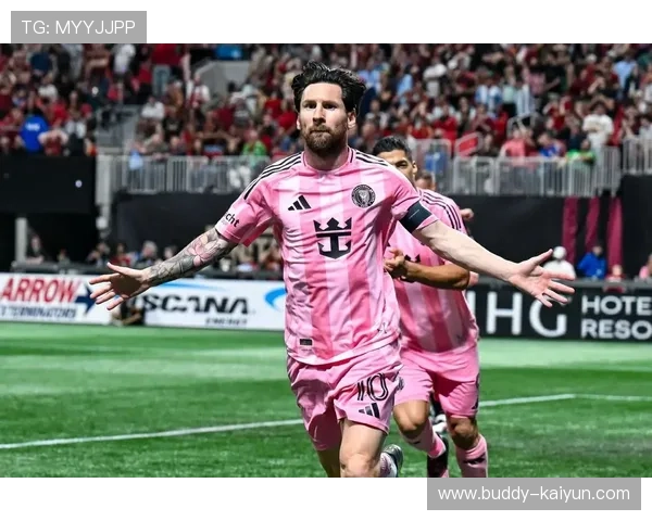 梅西加盟迈阿密国际后首次亮相赛场 震撼表现引发全球关注 梅西加盟迈阿密国际后首次亮相赛场 震撼表现引发全球关注