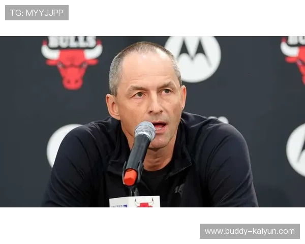 最新网球赛事聚焦：顶尖选手激烈对决精彩瞬间回顾