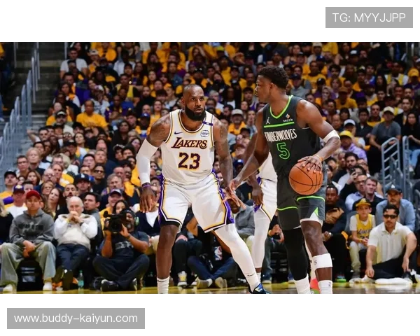 湖人逆转勇士夺胜利 詹姆斯关键时刻再现王者风采